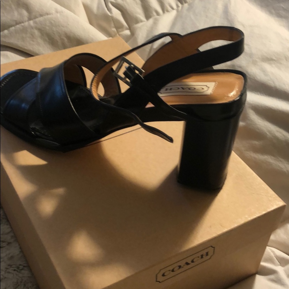 Beautiful Coach sandals - Picture 5 of 6